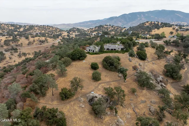 $1,200,000 | 30300 Piebald Court, Tehachapi, CA 93561