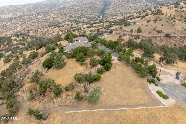 $1,200,000 | 30300 Piebald Court, Tehachapi, CA 93561