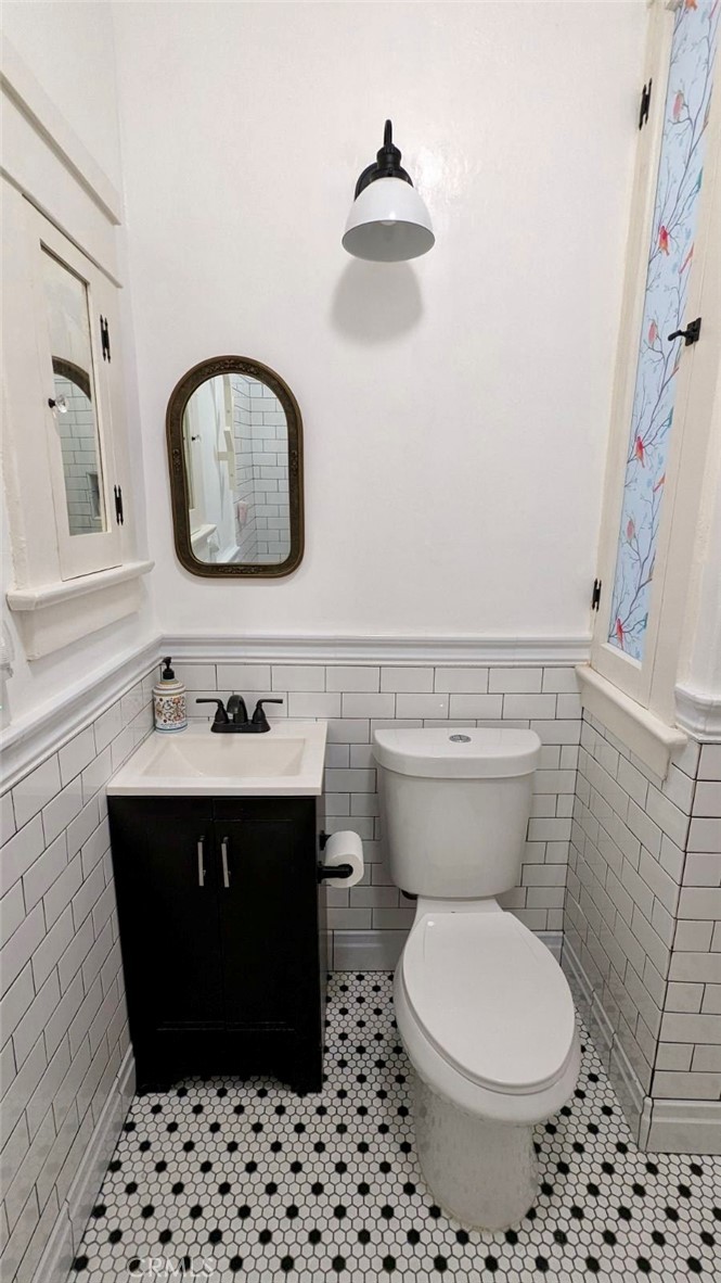 354 Chestnut Avenue, Unit 2 Long Beach, CA 90802 - Photo 13 of 25 a bathroom with a sink a toilet and a mirror