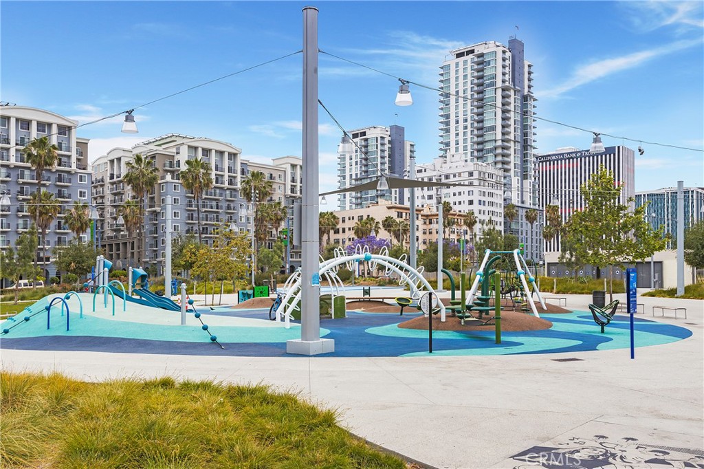 354 Chestnut Avenue, Unit 2 Long Beach, CA 90802 - Photo 24 of 25 a view of a city