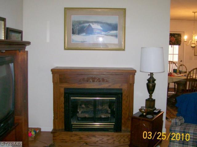 281 Matthews Road Pilot Mountain, NC 27041 - Photo 8 of 15 Living Room.