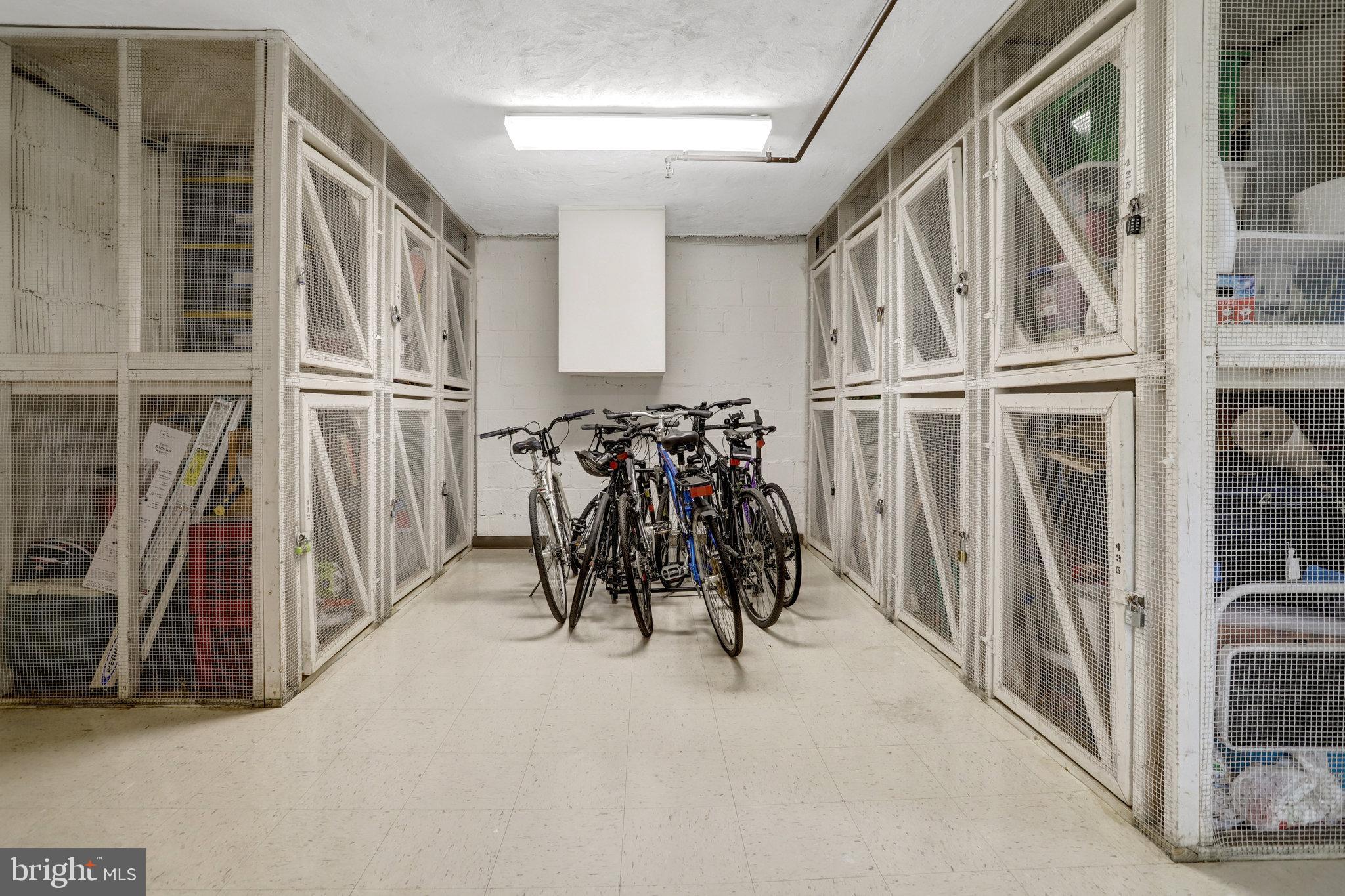 1307 North Ode Street, Unit 424 Arlington, VA 22209 - Photo 13 of 14 a view of front door with furniture