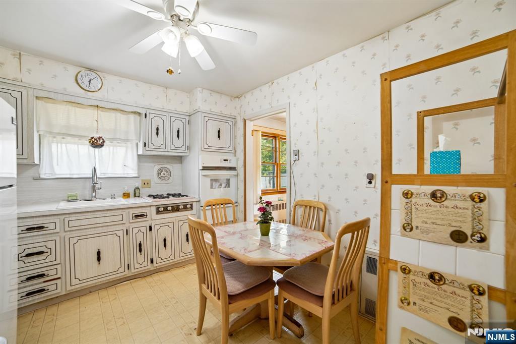 28 Pikeview Terrace Secaucus, NJ 07094 - Photo 6 of 15