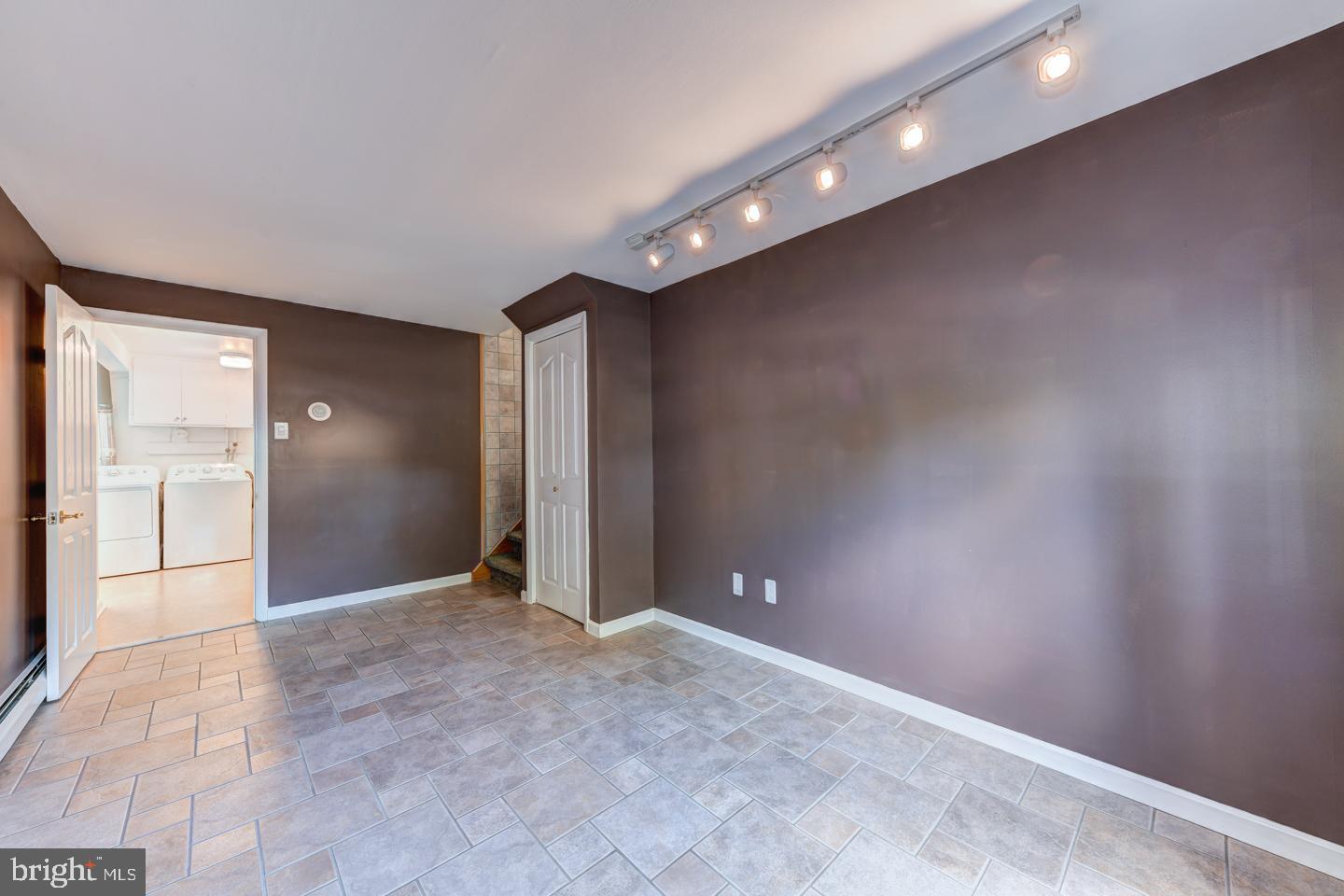 1827 Jill Road Willow Grove, PA 19090 - Photo 17 of 29 Gallery Image 17