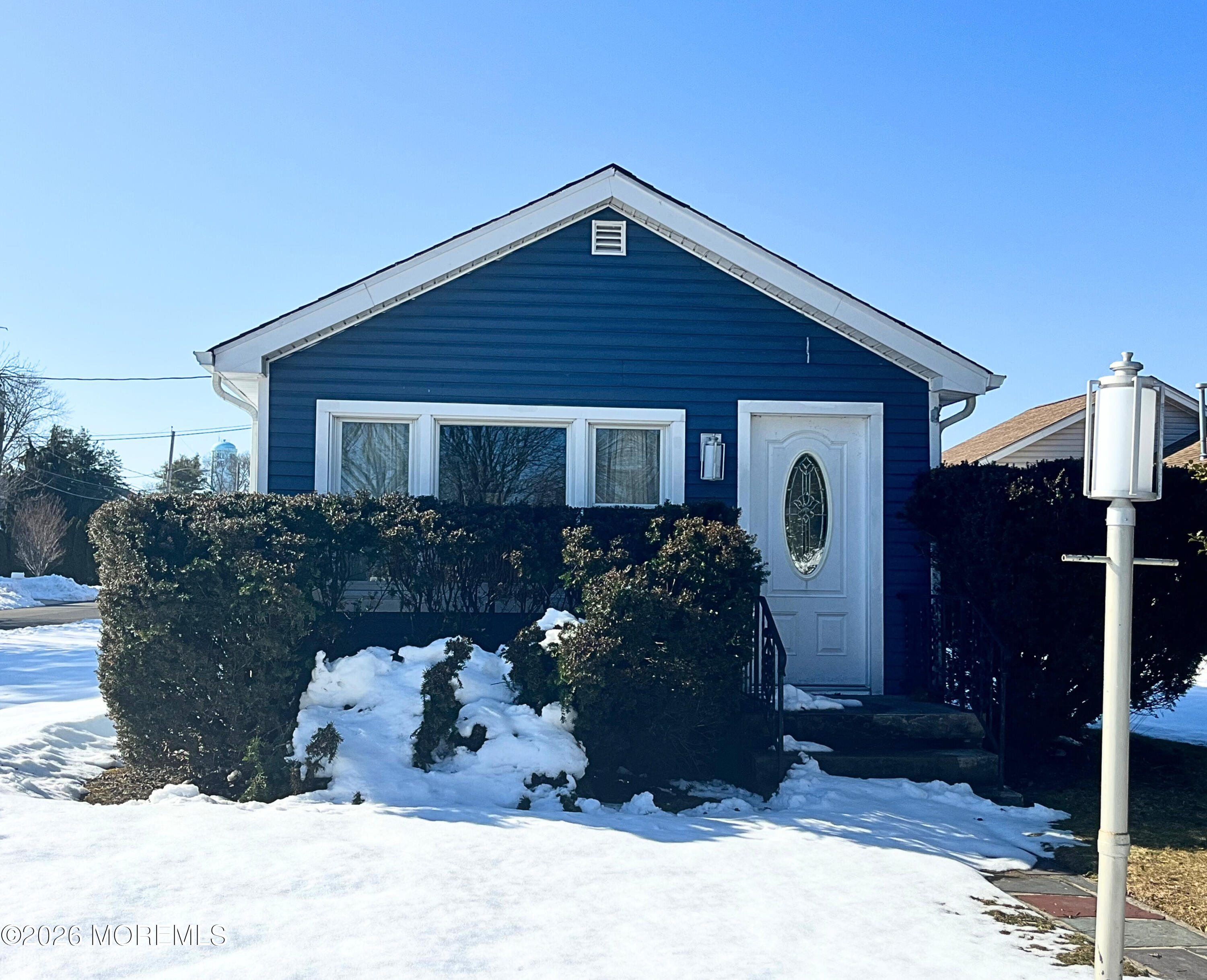 a front view of house with yard