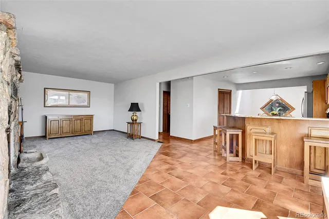 a view of livingroom with furniture and windows