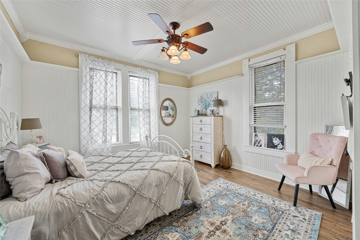 622 West 7th Street Taylor, TX 76574 - Photo 21 of 35 a bedroom with a bed and a large window