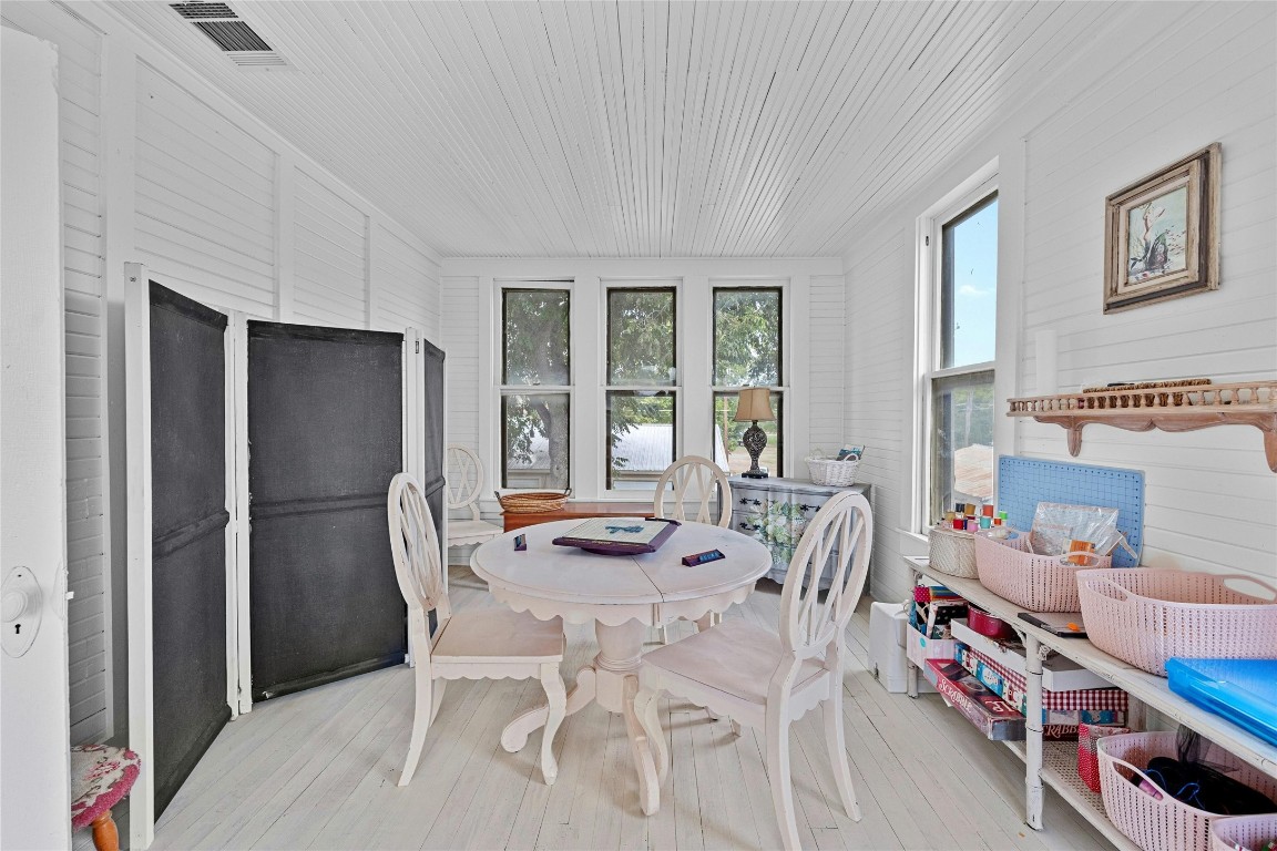622 West 7th Street Taylor, TX 76574 - Photo 23 of 35 a dining room with furniture and window