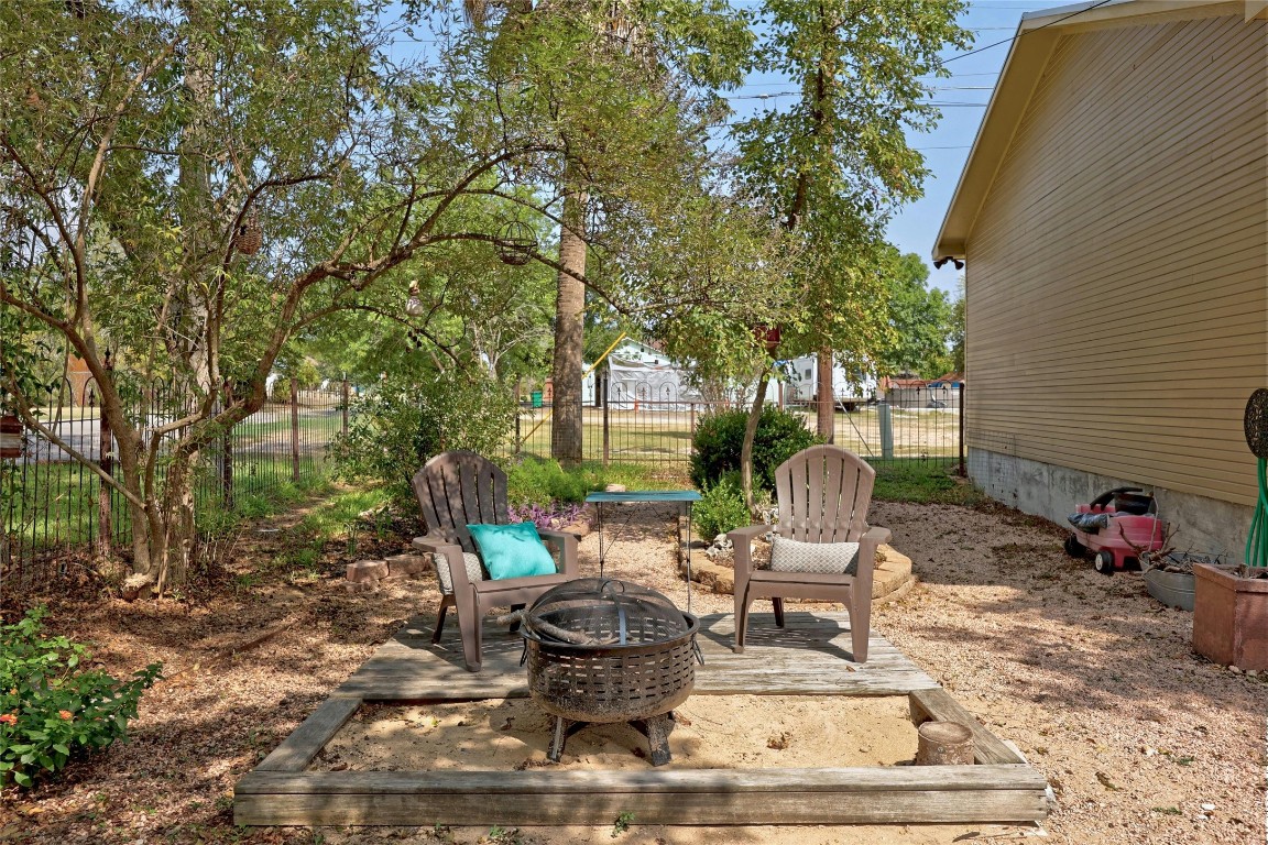622 West 7th Street Taylor, TX 76574 - Photo 28 of 35 a view of a patio with chairs and potted plants