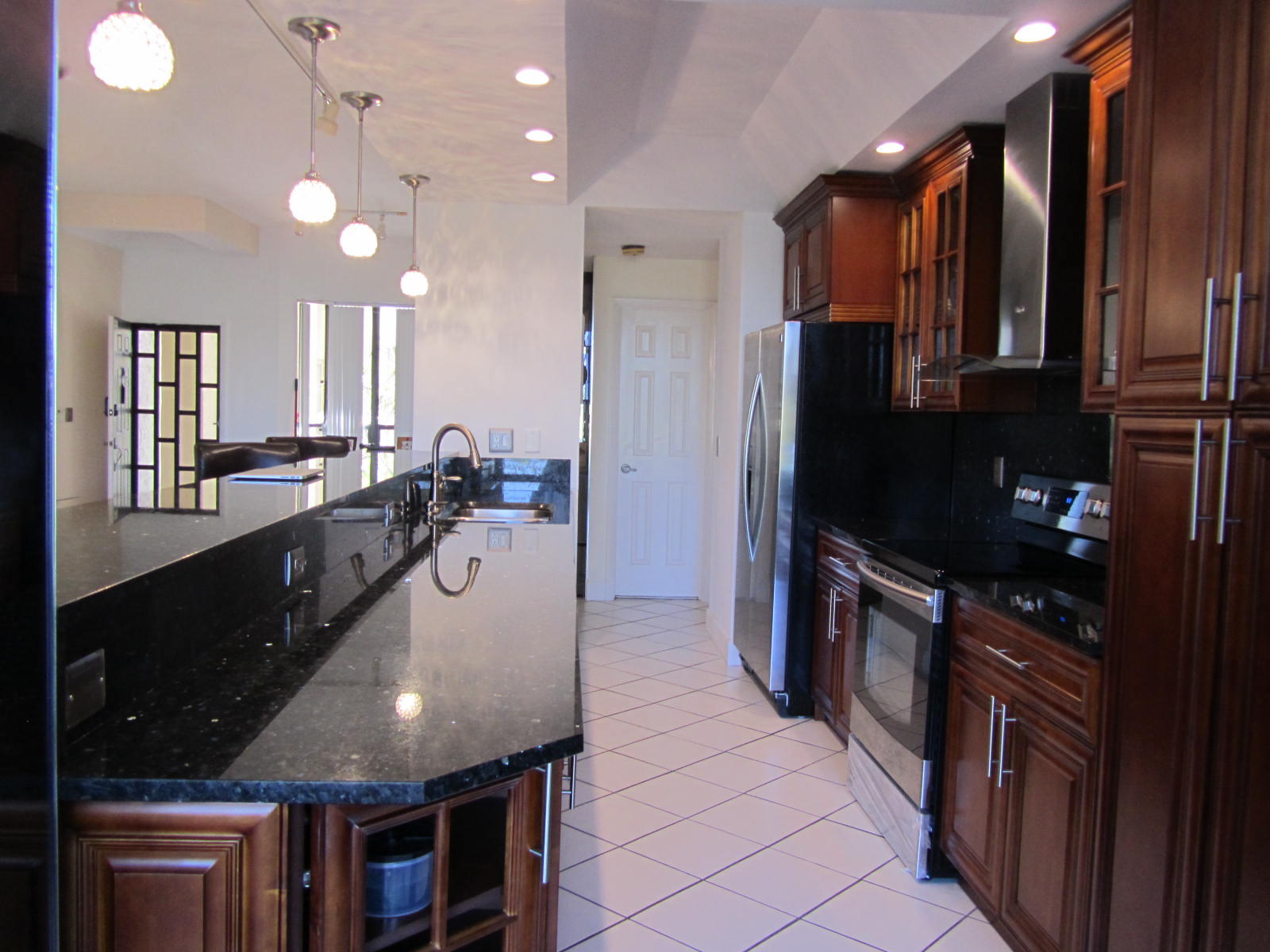 7448 La Paz Place, Unit 104 Boca Raton, FL 33433 - Photo 3 of 12 Kitchen
