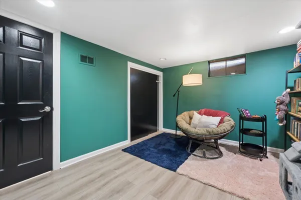 $375,000 | 573 Dublin Drive, Mundelein, IL 60060