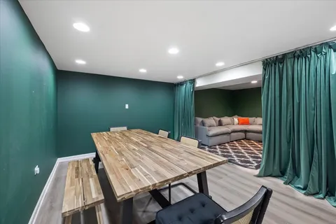 $375,000 | 573 Dublin Drive, Mundelein, IL 60060