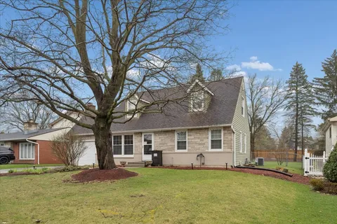 $375,000 | 573 Dublin Drive, Mundelein, IL 60060