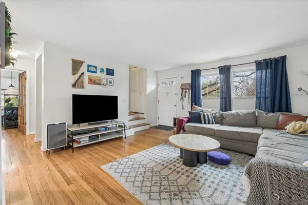 $375,000 | 573 Dublin Drive, Mundelein, IL 60060