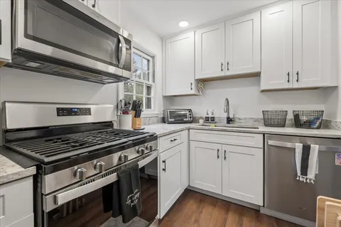 $375,000 | 573 Dublin Drive, Mundelein, IL 60060