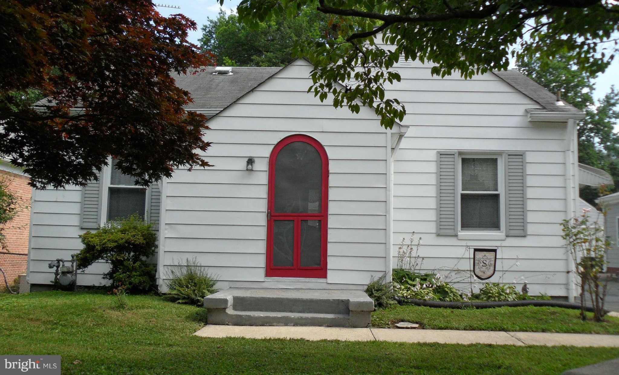 706 Hankin Street Silver Spring, MD 20910 - Photo 2 of 17 CUTE COTTAGE