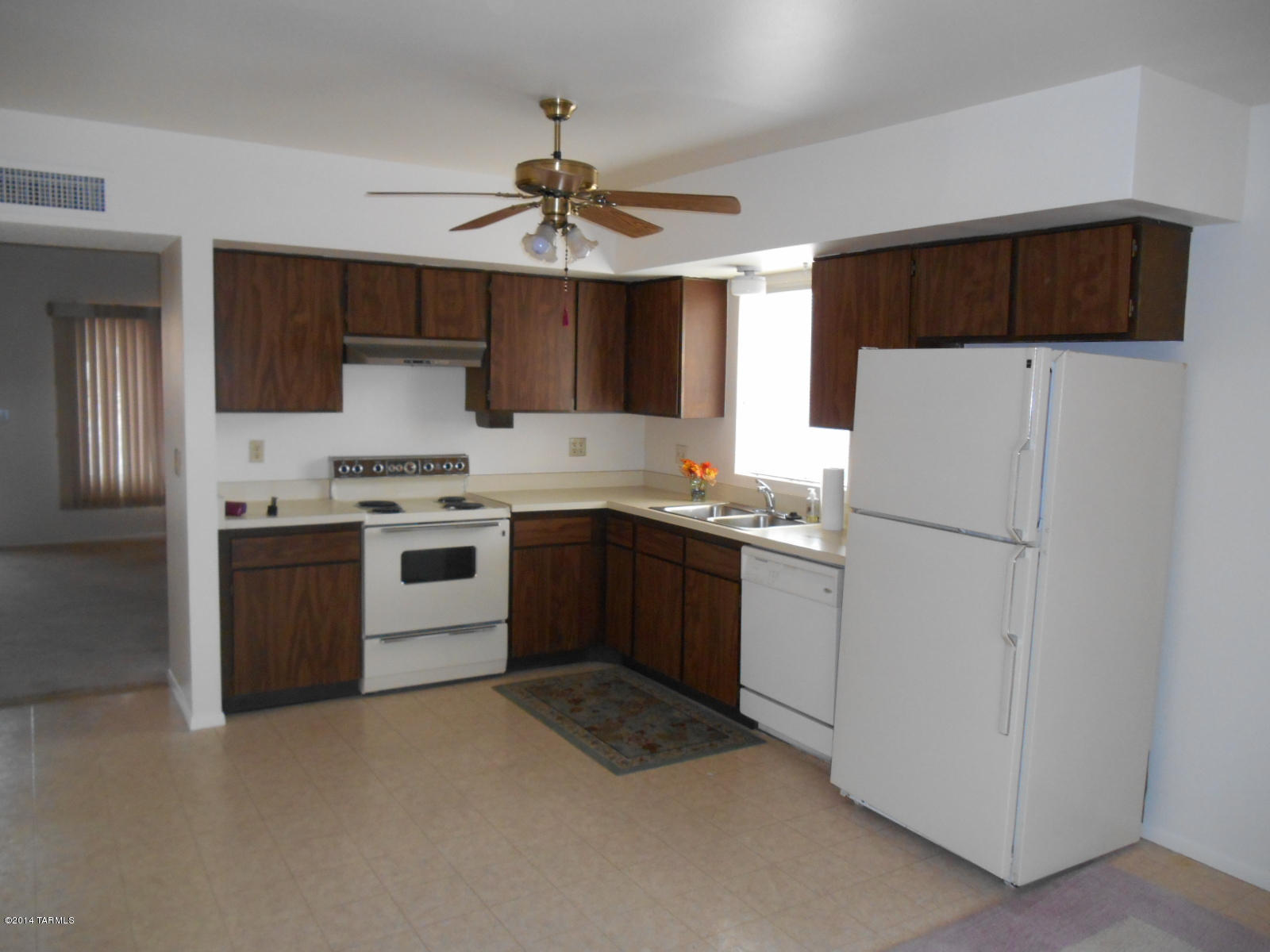 978 South Pantano Road Tucson, AZ 85710 - Photo 3 of 19 Gallery Image 3