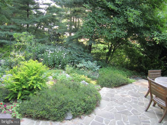 5222 Juliet Street Springfield, VA 22151 - Photo 2 of 29 Gorgeous Flagstone Patio and Hardscape