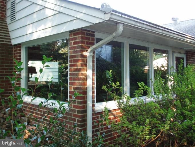 5222 Juliet Street Springfield, VA 22151 - Photo 12 of 29 Family Room Overlooks Yard