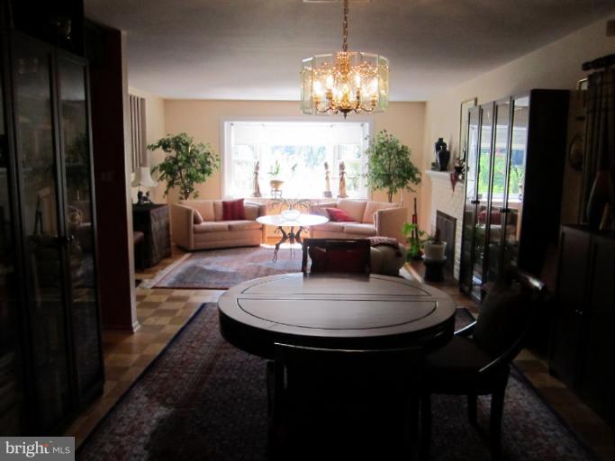 5222 Juliet Street Springfield, VA 22151 - Photo 20 of 29 Dining Room/Living Room