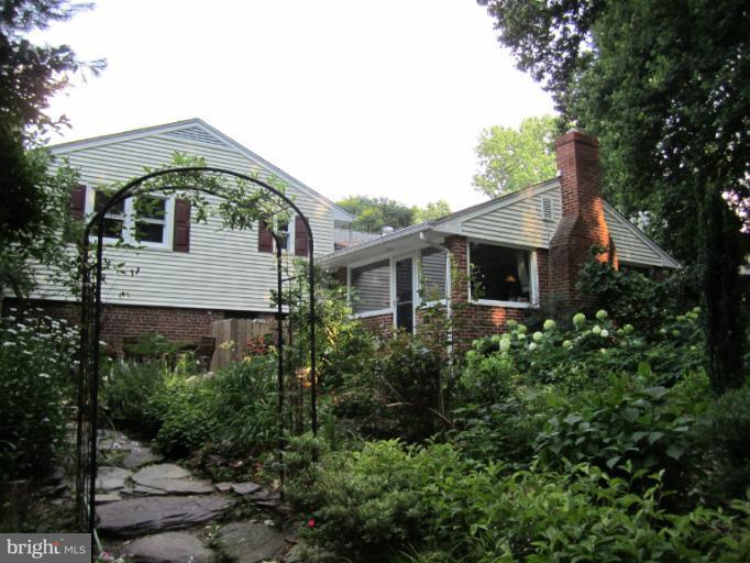 5222 Juliet Street Springfield, VA 22151 - Photo 5 of 29 Exterior (Rear)