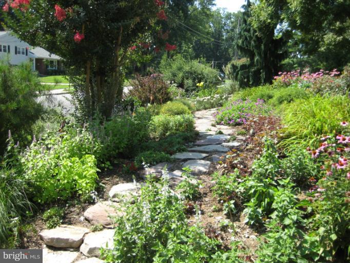 5222 Juliet Street Springfield, VA 22151 - Photo 8 of 29 Stone Path