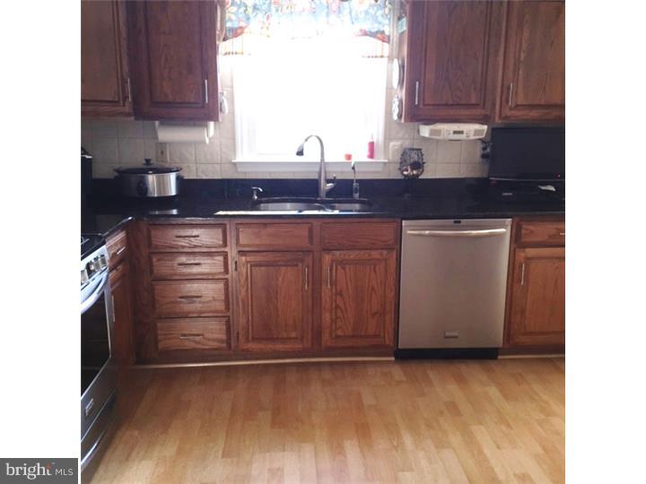 940 Timber Lane Reading, PA 19608 - Photo 12 of 22 Kitchen