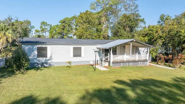 a view of a house with a yard