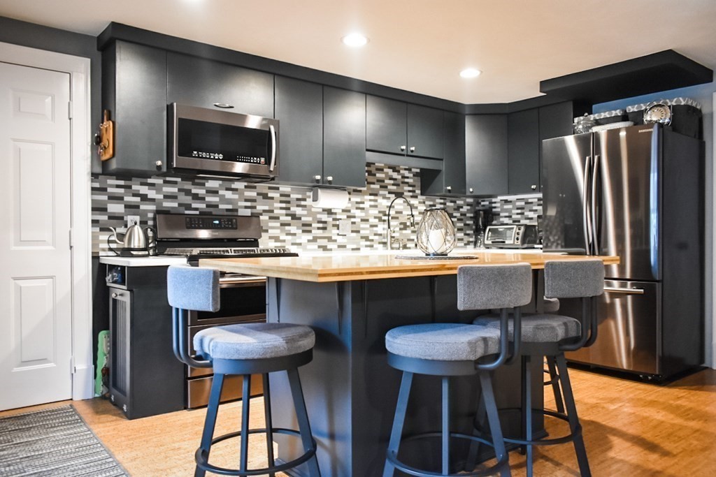 19 R School Street, Unit 7 Beverly, MA 01915 - Photo 6 of 21 Gallery Image 6