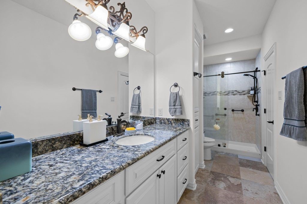 58 Shadow Creek Ridge Drive Spring, TX 77389 - Photo 34 of 40 Upstairs bath with access to 4th bedroom and gameroom