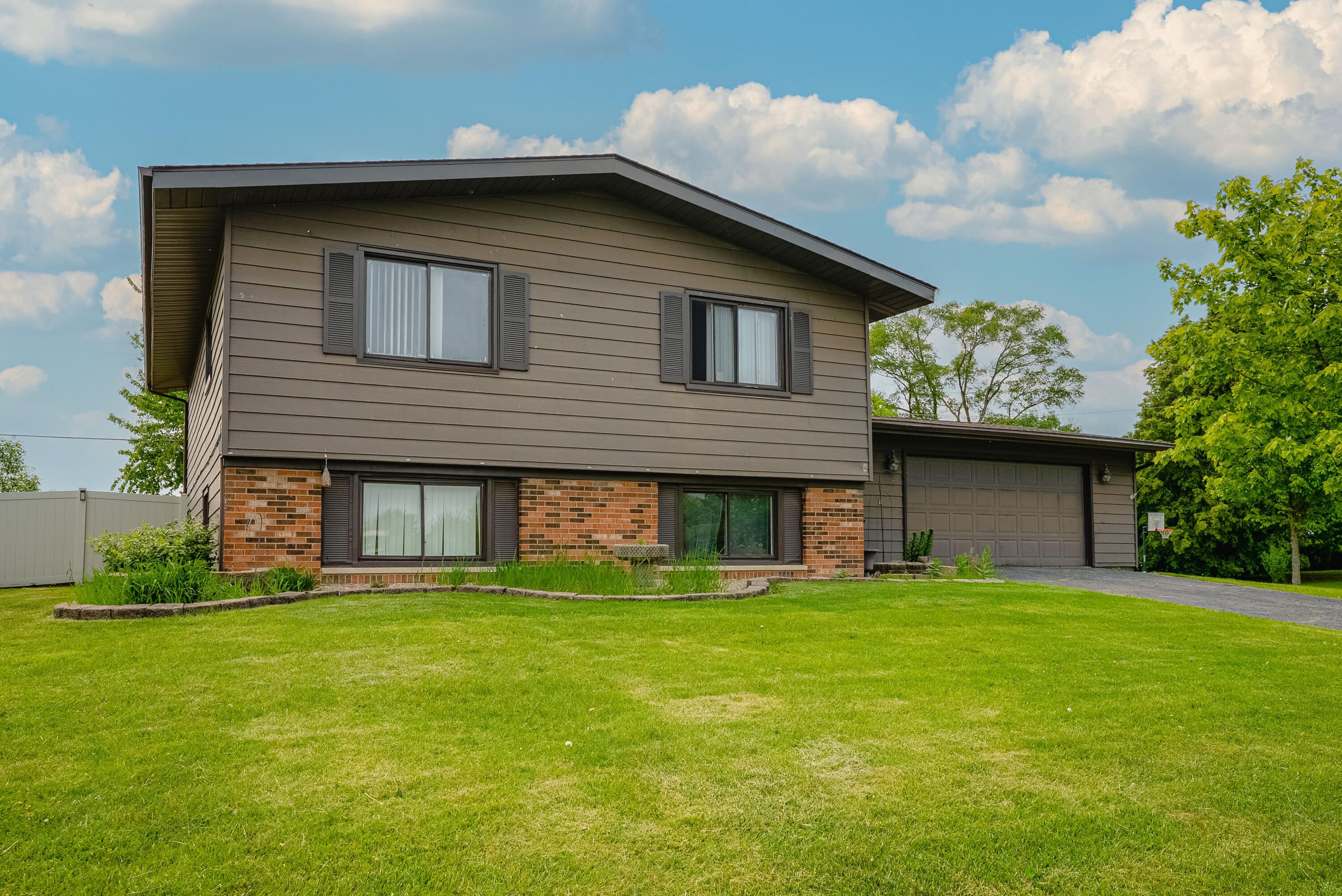 548 Robyn Road, Unit B Valparaiso, IN 46385 - Photo 1 of 18 3000x2003