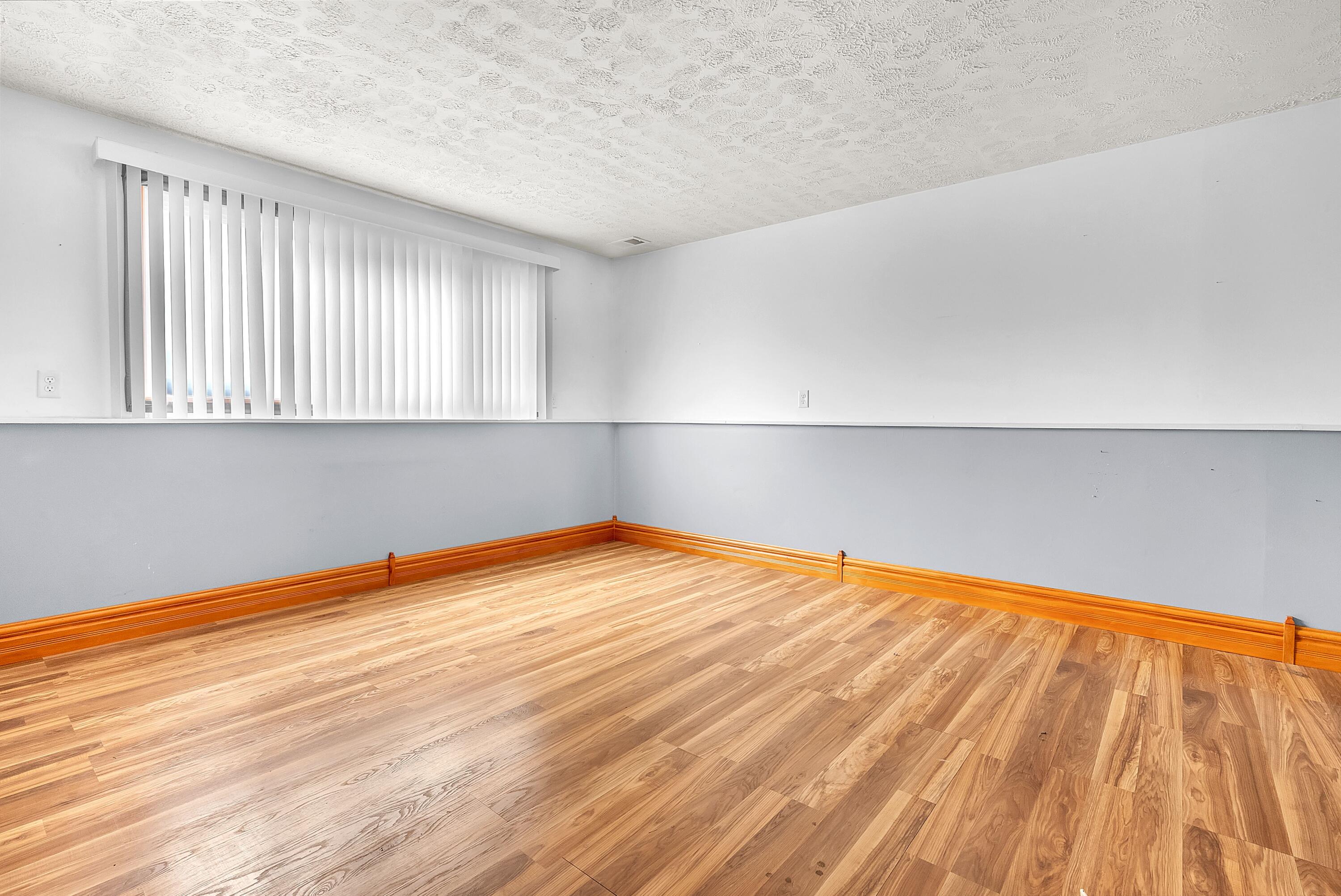 548 Robyn Road, Unit B Valparaiso, IN 46385 - Photo 13 of 18 3000x2005