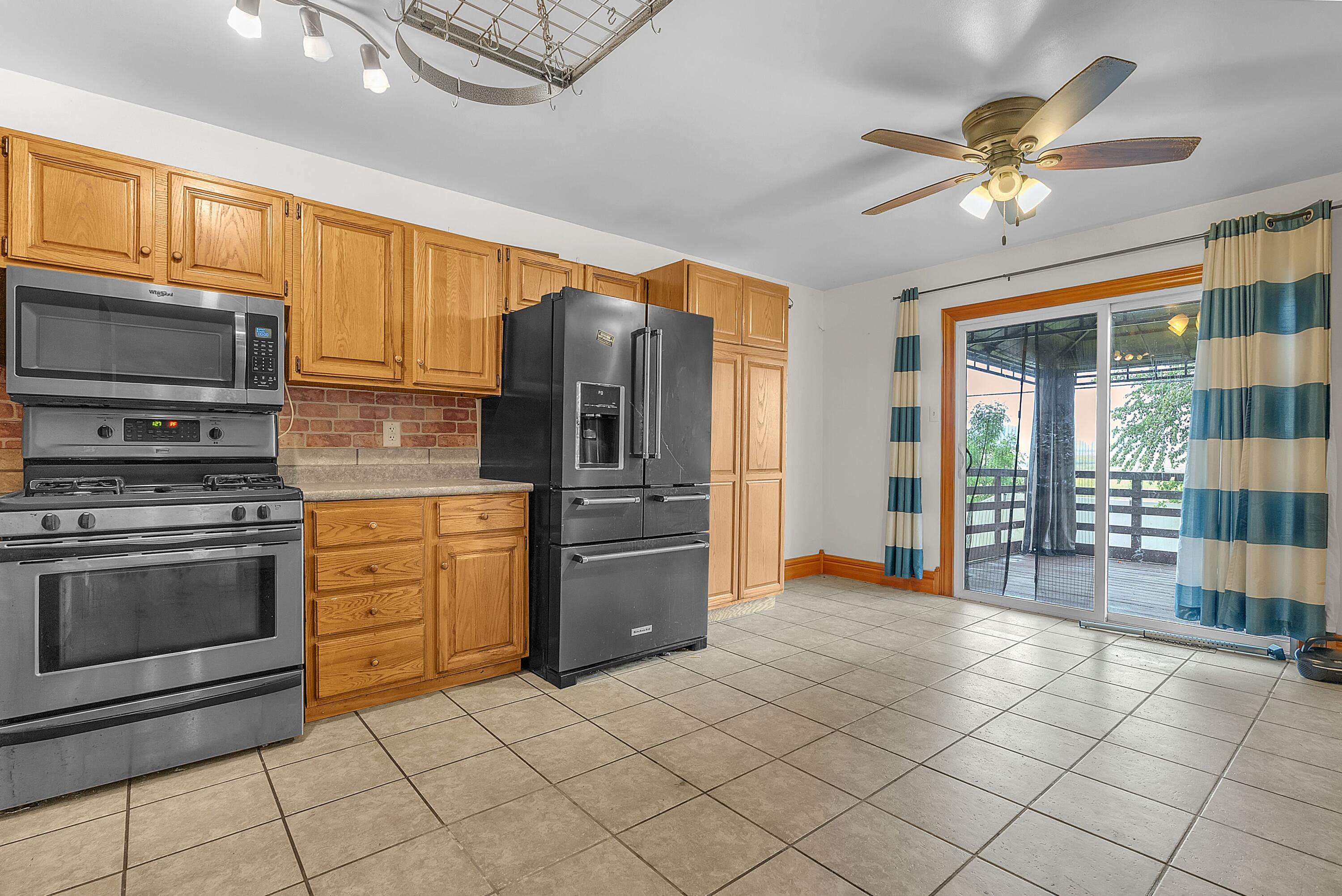 548 Robyn Road, Unit B Valparaiso, IN 46385 - Photo 5 of 18 3000x2004