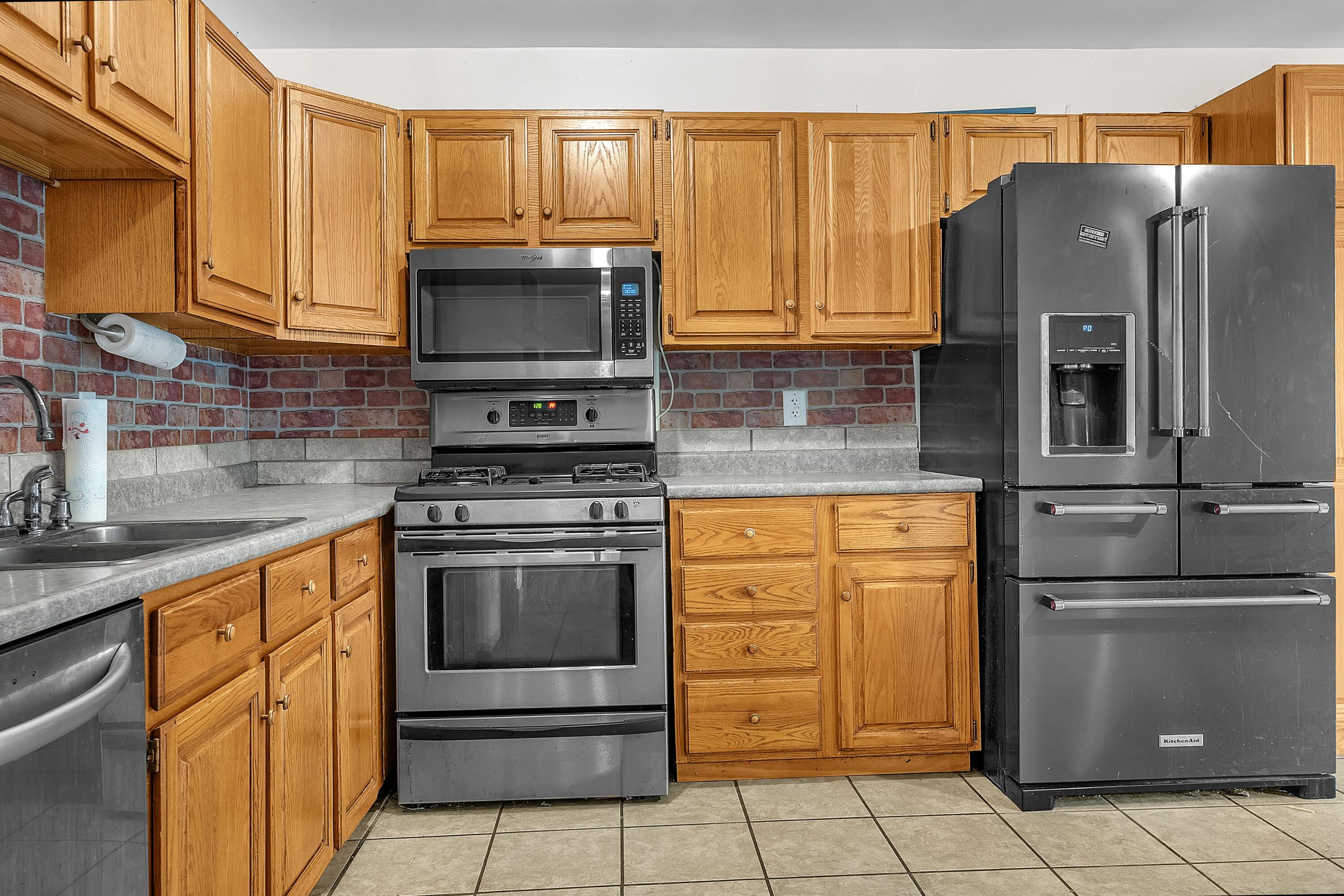 548 Robyn Road, Unit B Valparaiso, IN 46385 - Photo 7 of 18 3000x2001