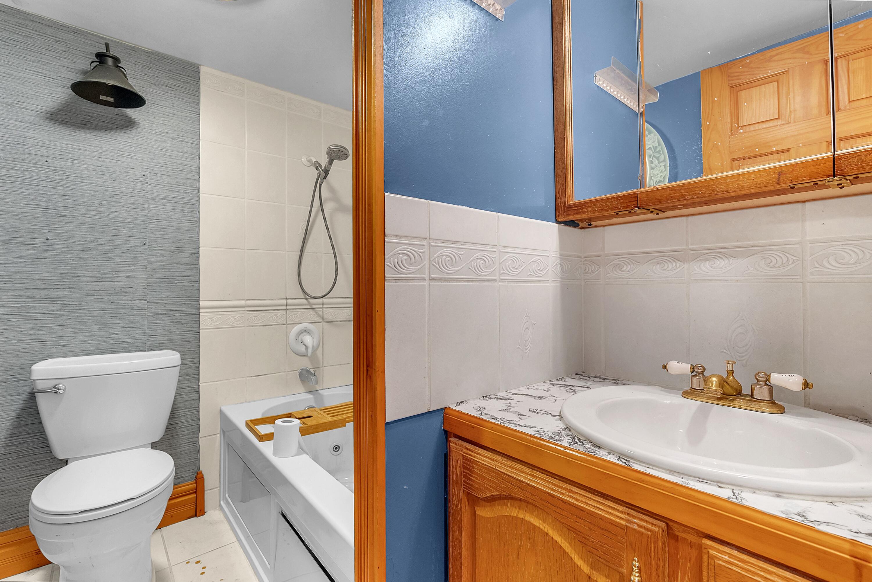 548 Robyn Road, Unit B Valparaiso, IN 46385 - Photo 8 of 18 3000x2005