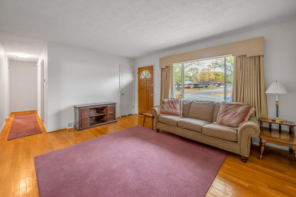1738 Raleigh Road Lexington, KY 40505 - Photo 7 of 33 TDB_3056