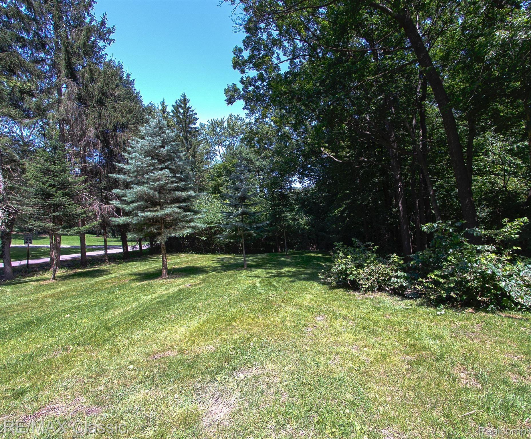 27375 Wellington Road Franklin, MI 48025 - Photo 29 of 29 exterior 2.jpg
