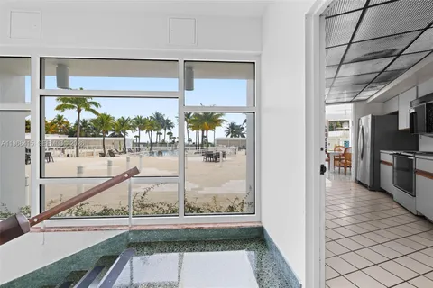 $1,095,000 | 4925 Collins Avenue, Unit 1A, Miami Beach, FL 33140