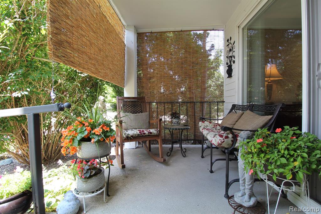 31775 Ridgeside Drive, Unit 2 Farmington Hills, MI 48334 - Photo 4 of 90