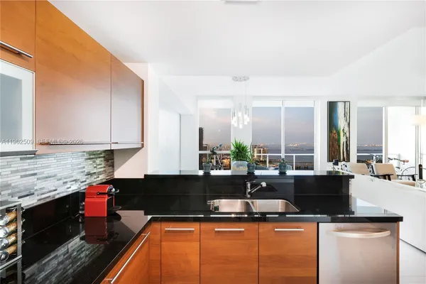 $4,600 | 244 Biscayne Boulevard, Unit 4604, Miami, FL 33132