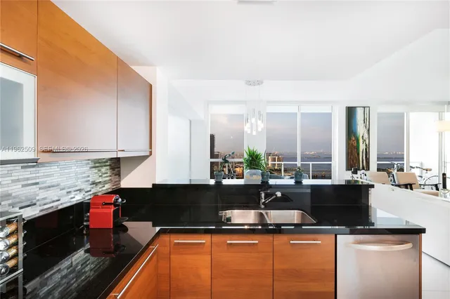 $5,000 | 244 Biscayne Boulevard, Unit 4604, Miami, FL 33132