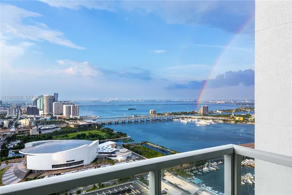 $4,600 | 244 Biscayne Boulevard, Unit 4604, Miami, FL 33132