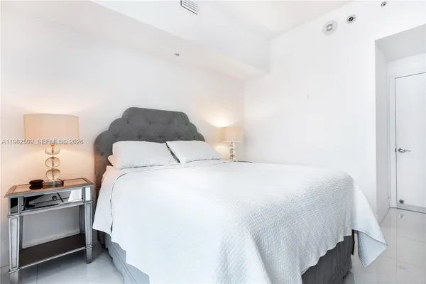 $4,600 | 244 Biscayne Boulevard, Unit 4604, Miami, FL 33132