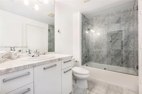 $4,600 | 244 Biscayne Boulevard, Unit 4604, Miami, FL 33132