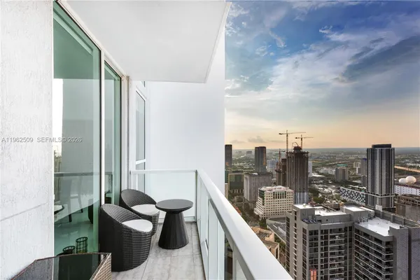 $4,600 | 244 Biscayne Boulevard, Unit 4604, Miami, FL 33132