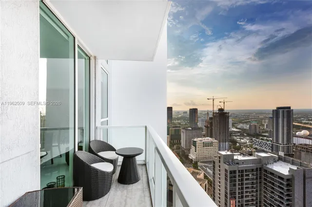 $5,000 | 244 Biscayne Boulevard, Unit 4604, Miami, FL 33132