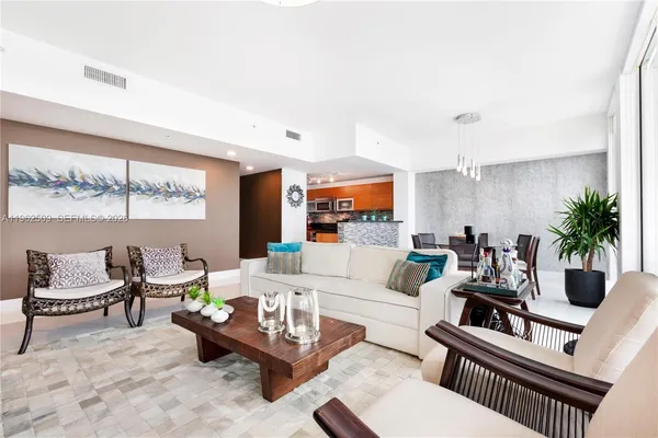 $4,600 | 244 Biscayne Boulevard, Unit 4604, Miami, FL 33132