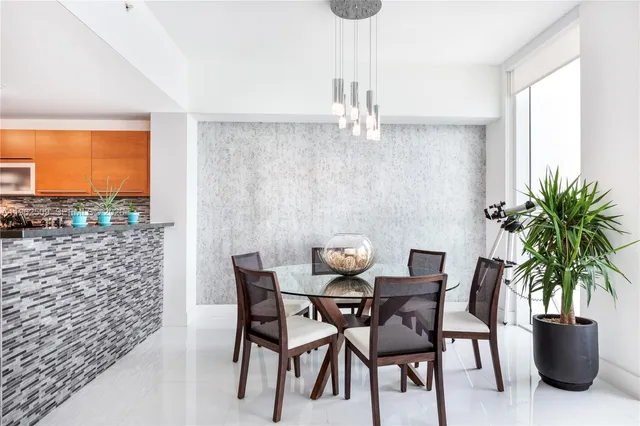 $5,000 | 244 Biscayne Boulevard, Unit 4604, Miami, FL 33132