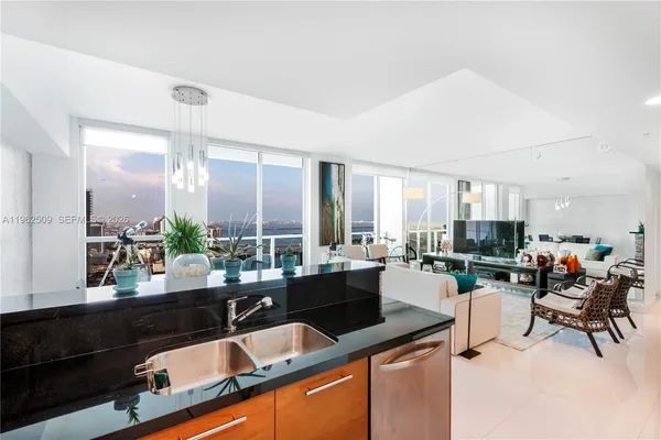 $4,600 | 244 Biscayne Boulevard, Unit 4604, Miami, FL 33132