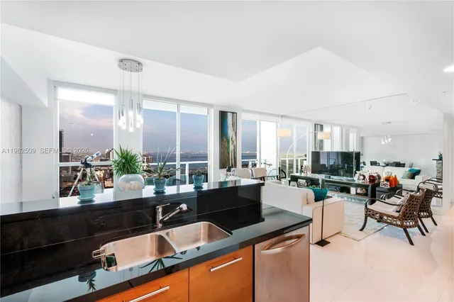 $5,000 | 244 Biscayne Boulevard, Unit 4604, Miami, FL 33132